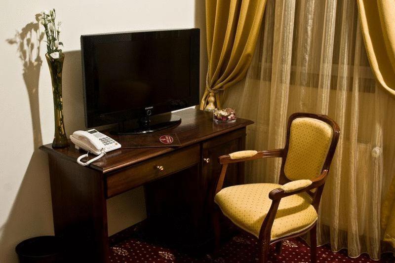 Hotel Maryo โปลเยชต์ ภายนอก รูปภาพ